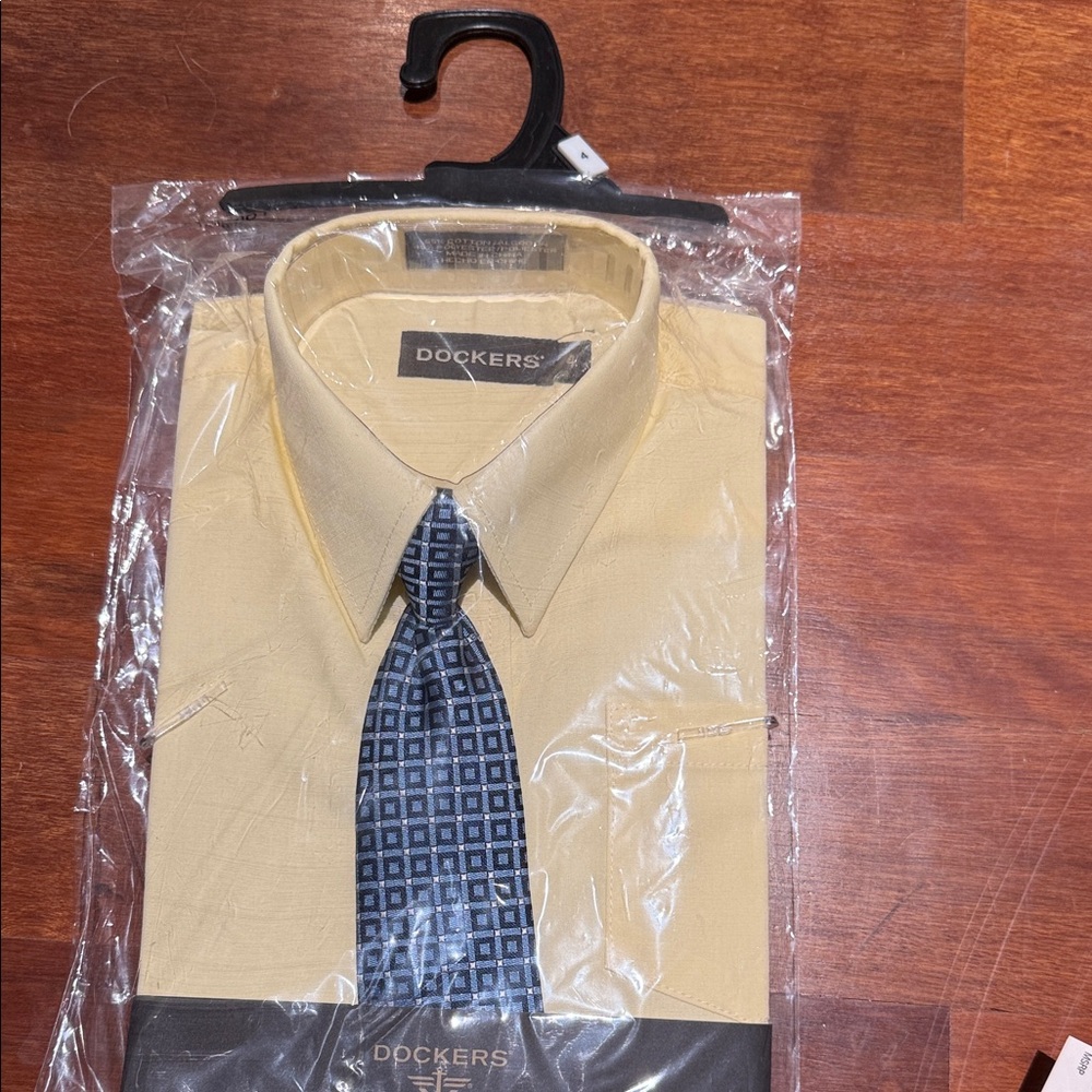 Dockers Men's Dress Shirt in Yellow with Blue Tie